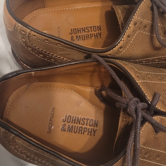 Men's Size 10 Johnston and Murphy Beige Wingtip shoes - Picture 4 of 5